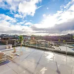Luxury 2 Bed Apartment- Centre- Large Private Terrace & Free Parking * 利兹