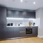 Luxury 2 Bed Apartment- Centre- Large Private Terrace & Free Parking * 利兹