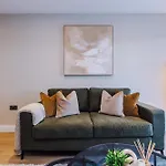 Luxury 2 Bed Apartment- Centre- Large Private Terrace & Free Parking 利兹