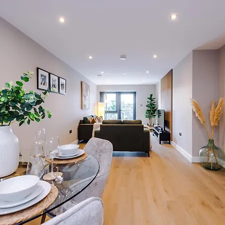 Luxury 2 Bed Apartment- Centre- Large Private Terrace & Free Parking Lägenhet Leeds (West Yorkshire)