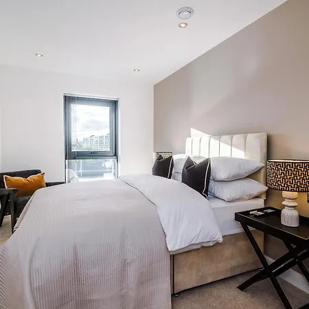 Appartement Luxury 2 Bed Apartment- Centre- Large Private Terrace & Free Parking *