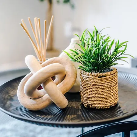 Luxury 2 Bed Apartment- Centre- Large Private Terrace & Free Parking * Leeds (West Yorkshire)