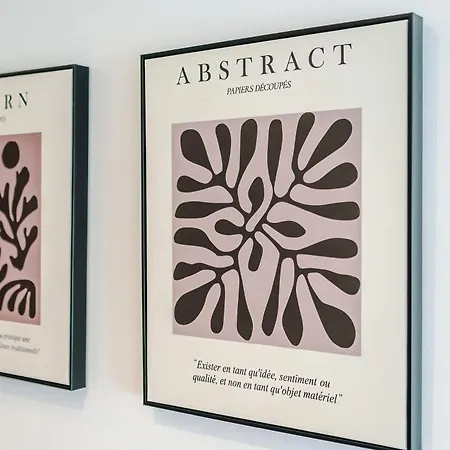 Luxury 2 Bed Apartment- Centre- Large Private Terrace & Free Parking Appartement *