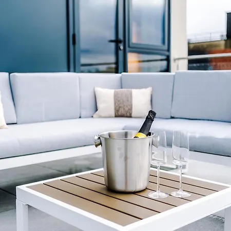 Luxury 2 Bed Apartment- Centre- Large Private Terrace & Free Parking Appartement Leeds (West Yorkshire)