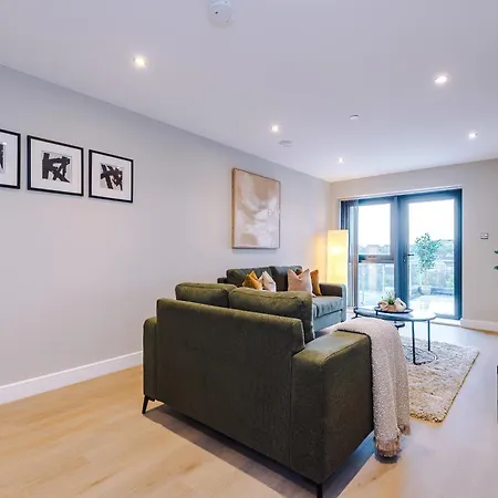 Luxury 2 Bed Apartment- Centre- Large Private Terrace & Free Parking * Leeds (West Yorkshire)