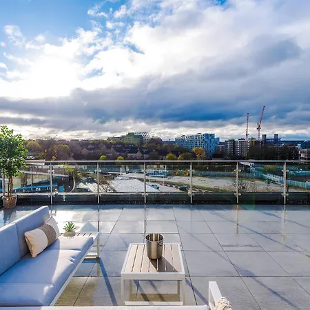 Appartement Luxury 2 Bed Apartment- Centre- Large Private Terrace & Free Parking *