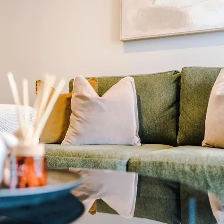 Luxury 2 Bed Apartment- Centre- Large Private Terrace & Free Parking *