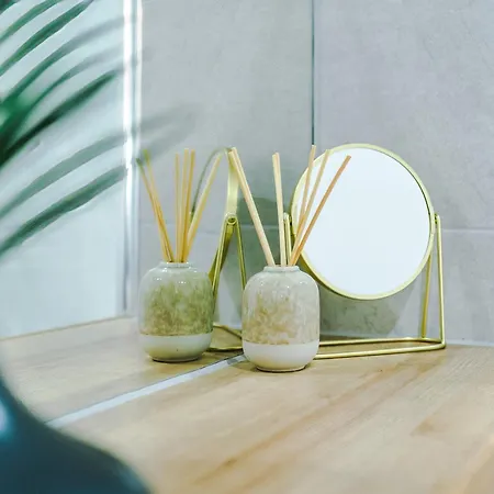 Luxury 2 Bed Apartment- Centre- Large Private Terrace & Free Parking Appartement *