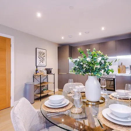 Apartamento Luxury 2 Bed Apartment- Centre- Large Private Terrace & Free Parking *