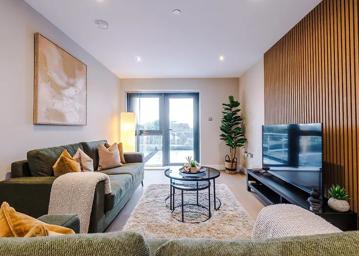 Luxury 2 Bed Apartment- Centre- Large Private Terrace & Free Parking * Leeds (West Yorkshire)