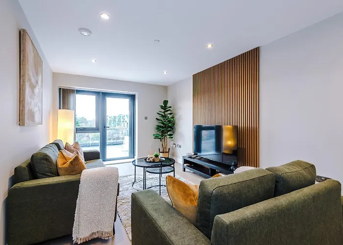 Luxury 2 Bed Apartment- Centre- Large Private Terrace & Free Parking Apartamento