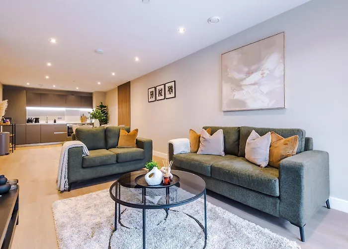 Luxury 2 Bed Apartment- Centre- Large Private Terrace & Free Parking Лідс