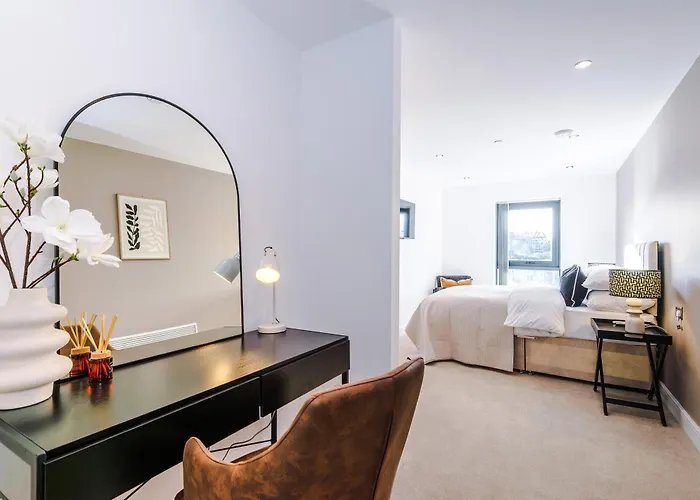 Apartment Luxury 2 Bed Apartment- Centre- Large Private Terrace & Free Parking Leeds (West Yorkshire)