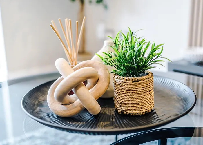 Luxury 2 Bed Apartment- Centre- Large Private Terrace & Free Parking * ليدز