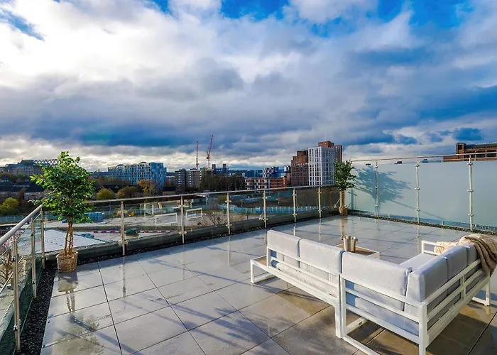 شقة Luxury 2 Bed Apartment- Centre- Large Private Terrace & Free Parking