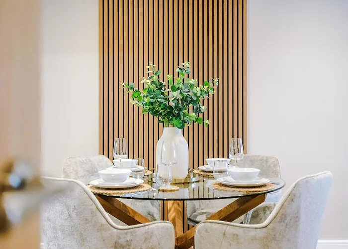 شقة Luxury 2 Bed Apartment- Centre- Large Private Terrace & Free Parking