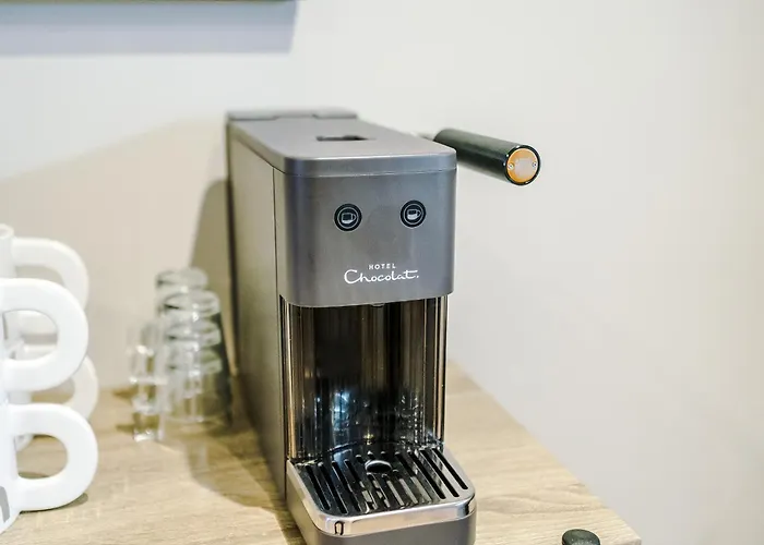 Luxury 2 Bed Apartment- Centre- Large Private Terrace & Free Parking شقة *