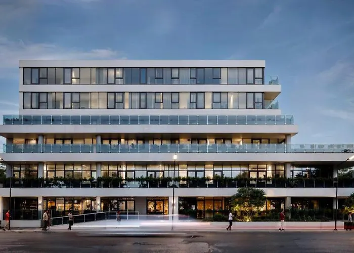 Luxury 2 Bed Apartment- Centre- Large Private Terrace & Free Parking ليدز