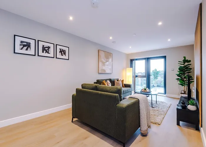 Luxury 2 Bed Apartment- Centre- Large Private Terrace & Free Parking * ليدز