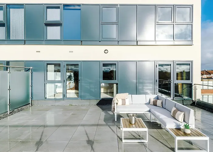 شقة Luxury 2 Bed Apartment- Centre- Large Private Terrace & Free Parking