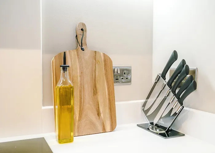 Luxury 2 Bed Apartment- Centre- Large Private Terrace & Free Parking *