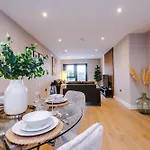 아파트 Luxury 2 Bed Apartment- Centre- Large Private Terrace & Free Parking 리즈