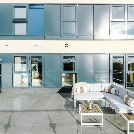 公寓 Luxury 2 Bed Apartment- Centre- Large Private Terrace & Free Parking