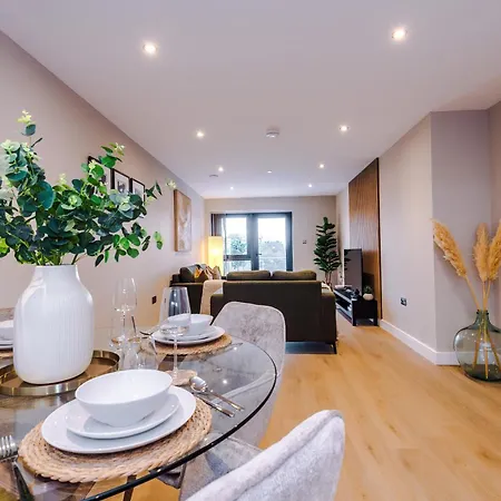 公寓 Luxury 2 Bed Apartment- Centre- Large Private Terrace & Free Parking 利兹